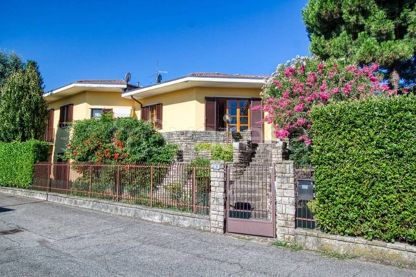 casa indipendente in vendita a Curno