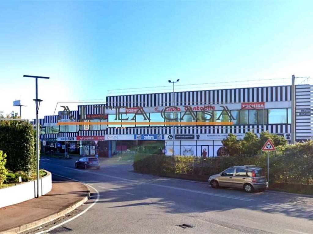 negozio in vendita a Curno