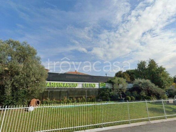 locale commerciale in vendita a Curno