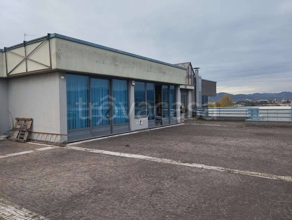 ufficio in vendita a Curno