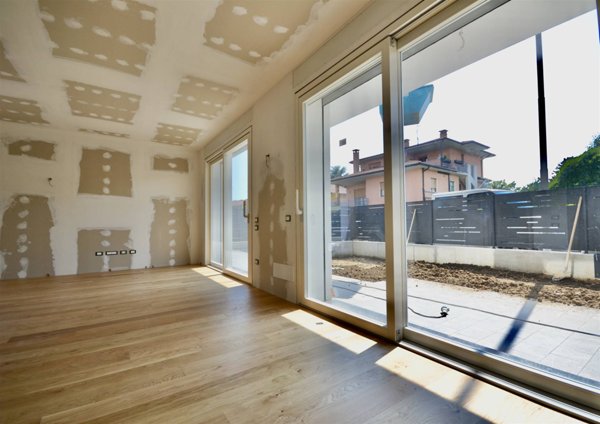 casa indipendente in vendita a Curno