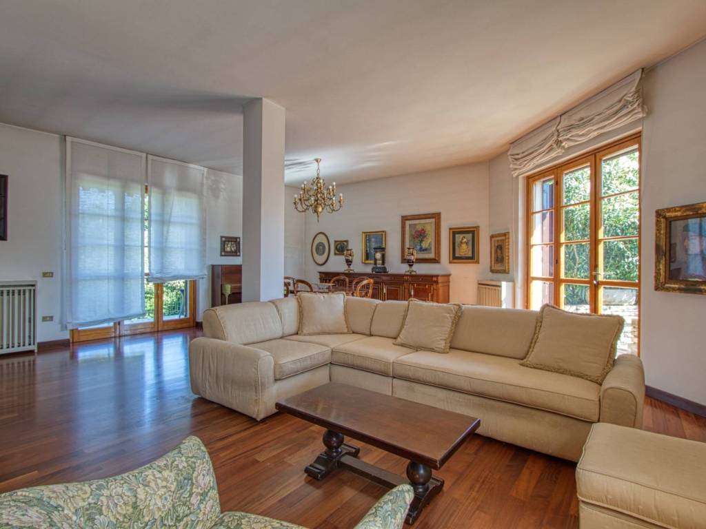 casa indipendente in vendita a Curno