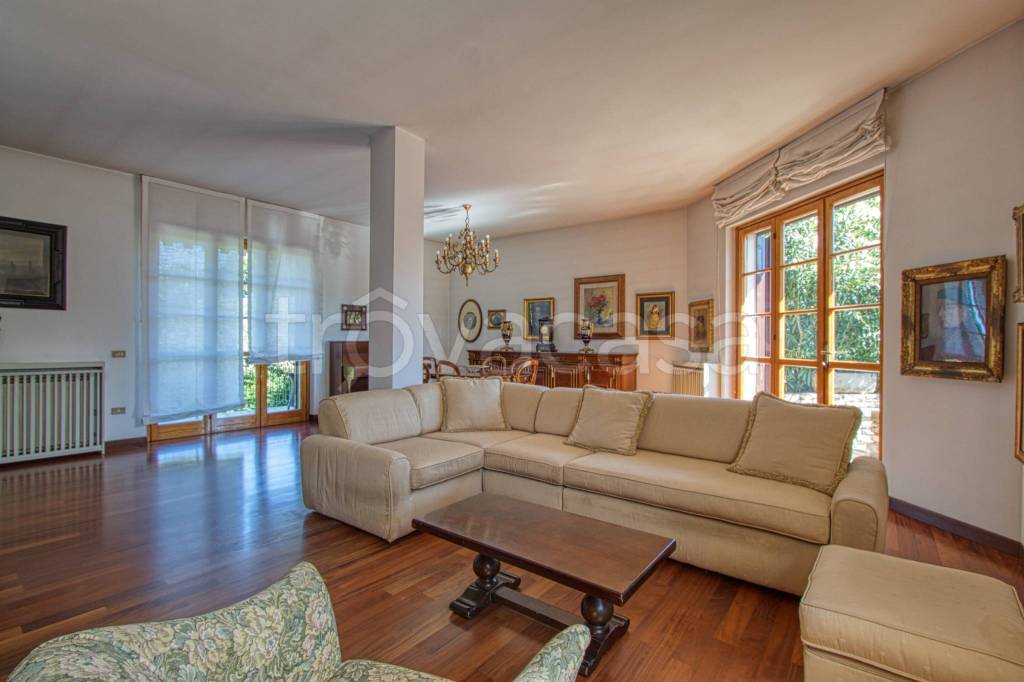 casa indipendente in vendita a Curno