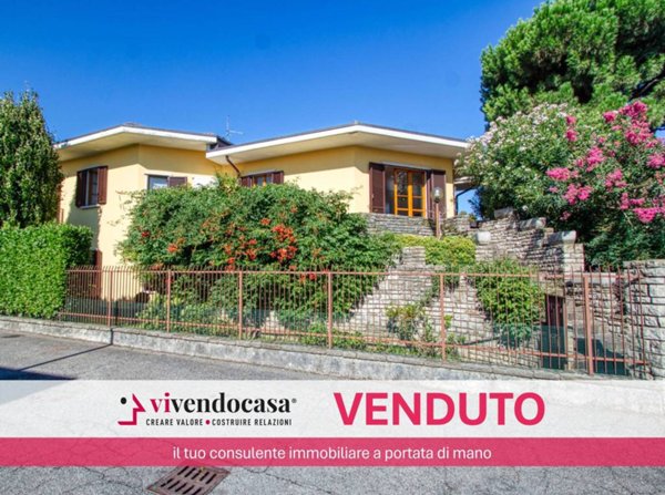 casa indipendente in vendita a Curno
