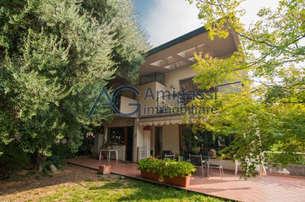 casa indipendente in vendita a Curno in zona Marigolda