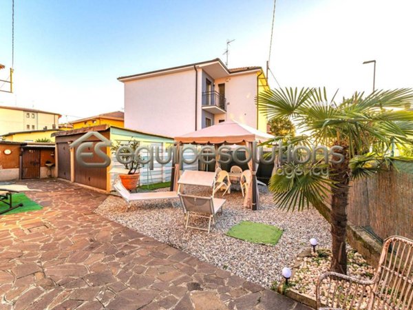 casa indipendente in vendita a Curno