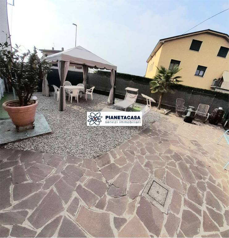 casa indipendente in vendita a Curno