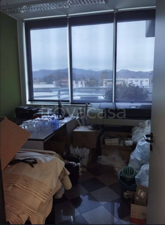 ufficio in vendita a Curno