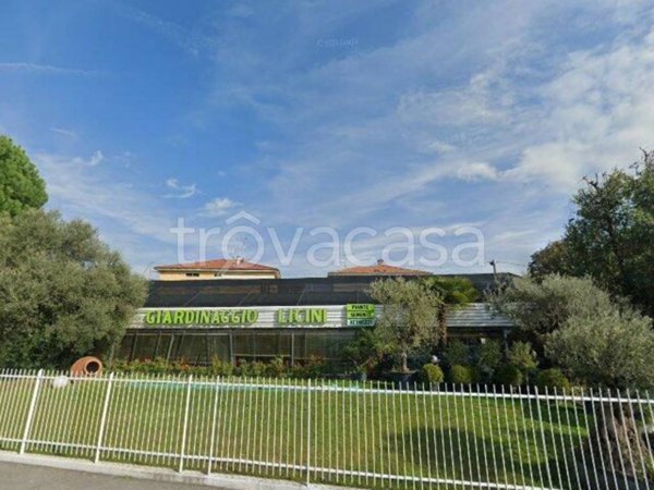 locale commerciale in vendita a Curno