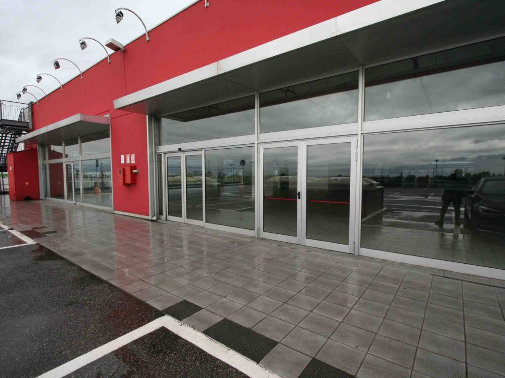 negozio in vendita a Curno