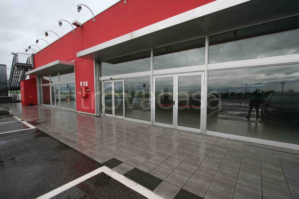 negozio in vendita a Curno