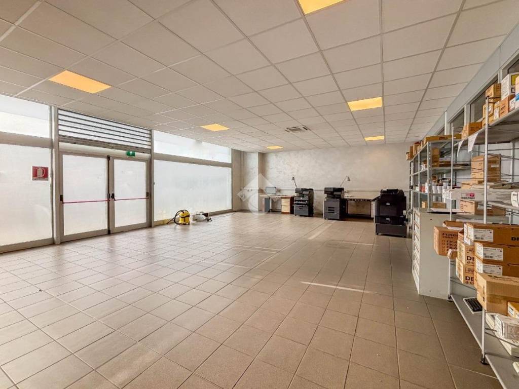 negozio in vendita a Curno