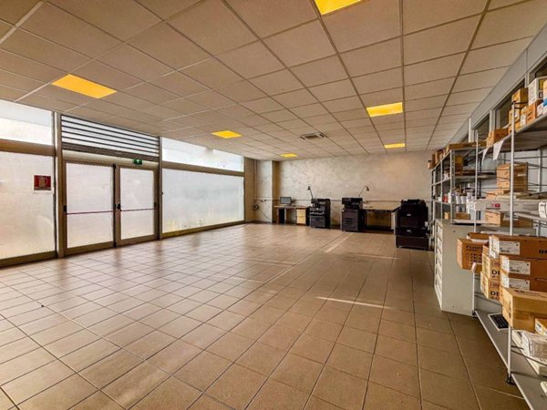 negozio in vendita a Curno