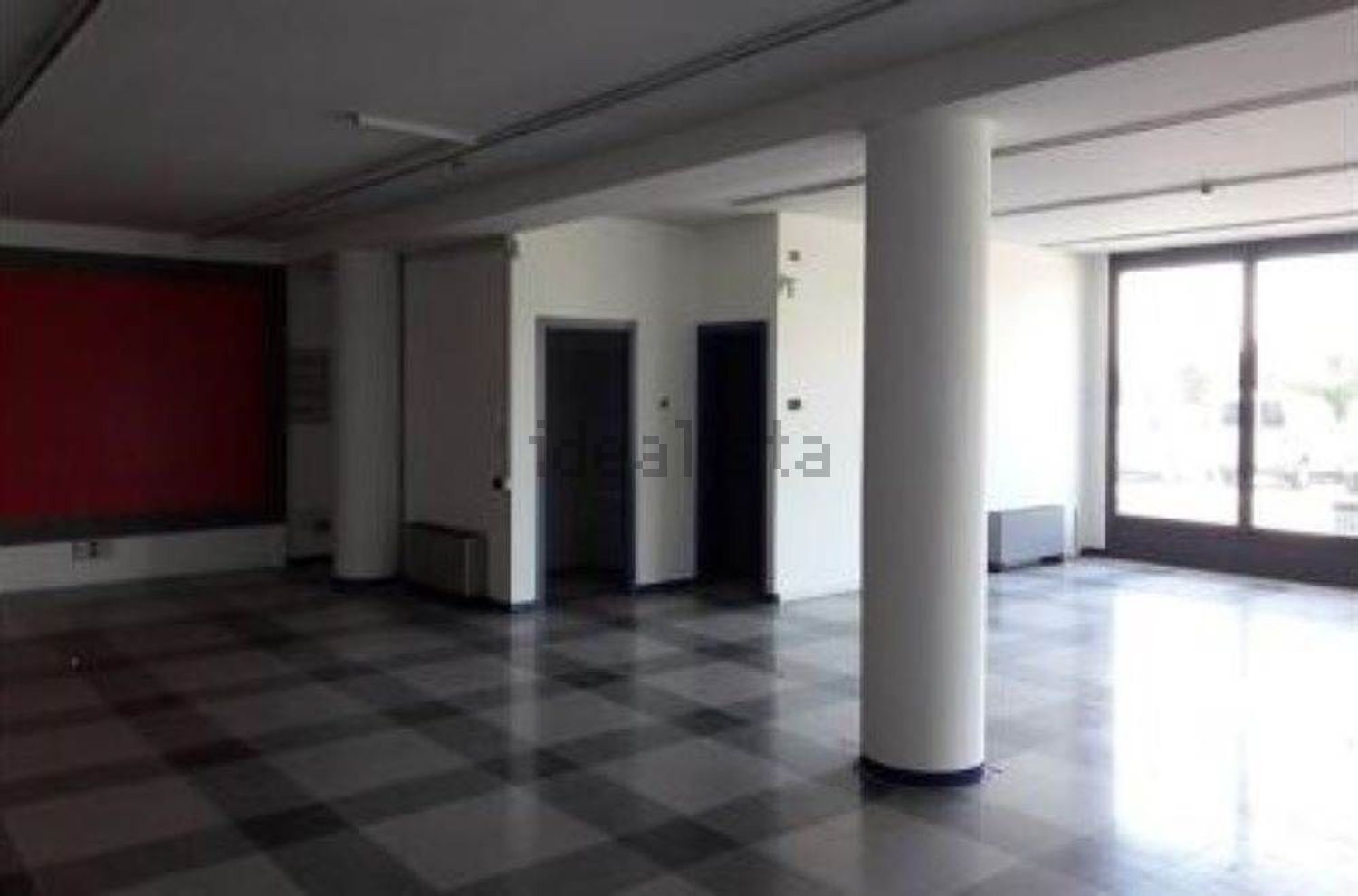 locale commerciale in vendita a Curno