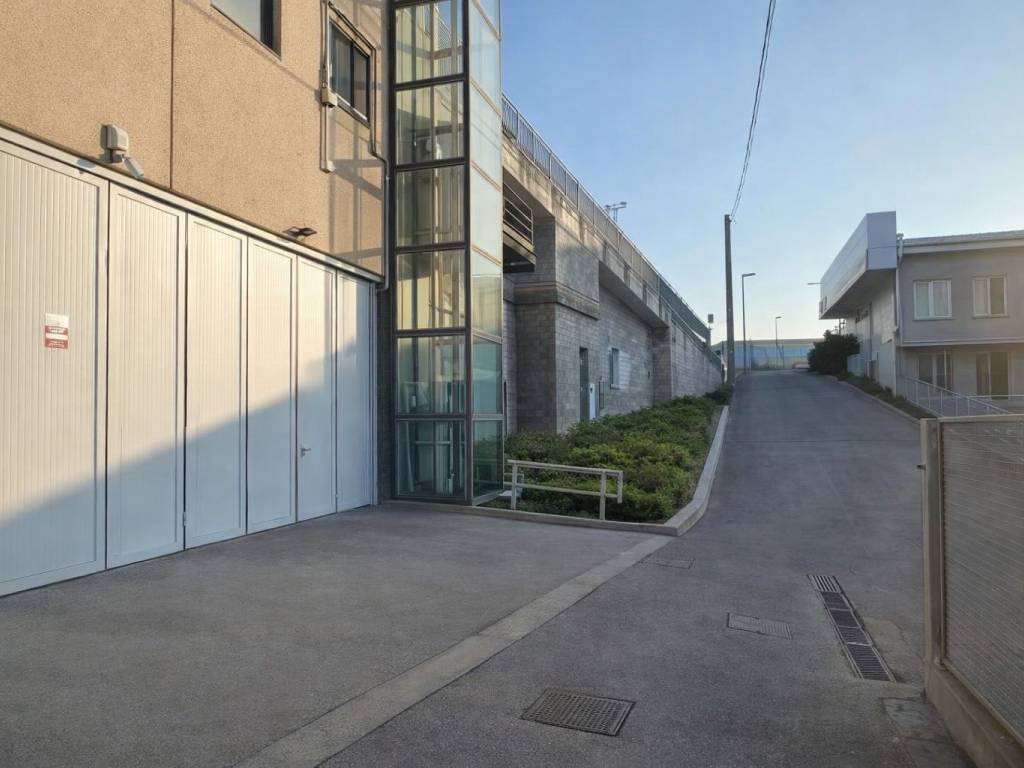 negozio in vendita a Curno