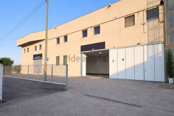 casa indipendente in vendita a Curno