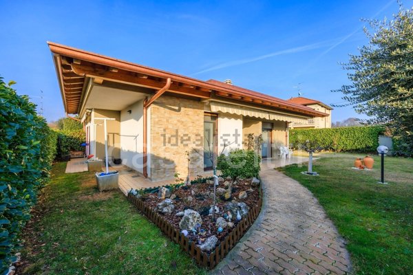 casa indipendente in vendita a Curno in zona Marigolda