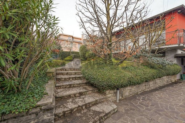 casa indipendente in vendita a Curno