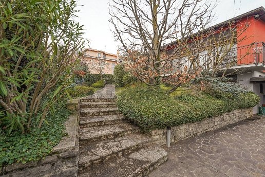 casa indipendente in vendita a Curno