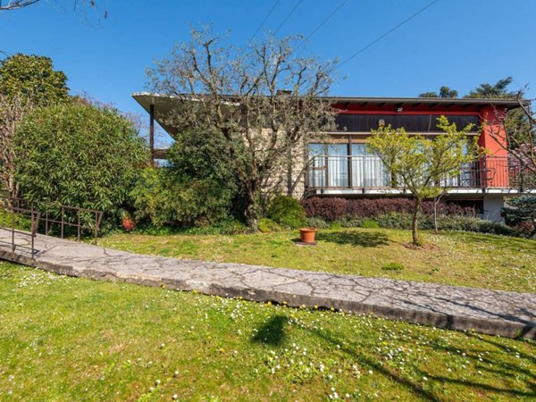 casa indipendente in vendita a Curno