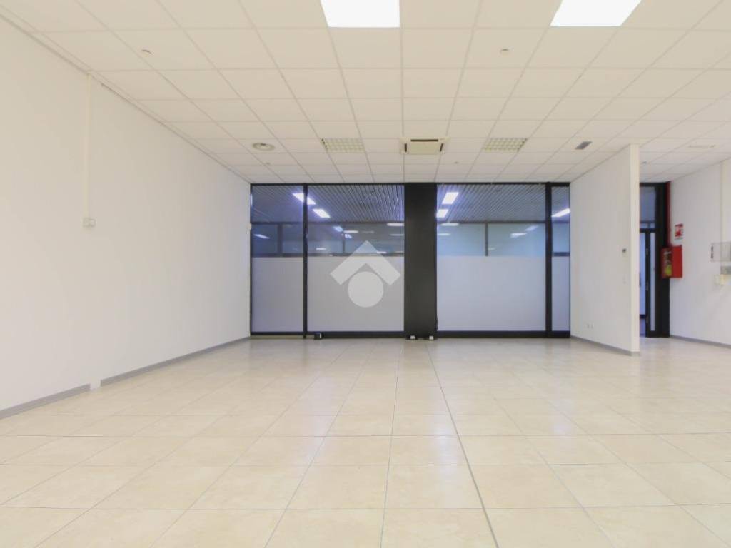 negozio in vendita a Curno