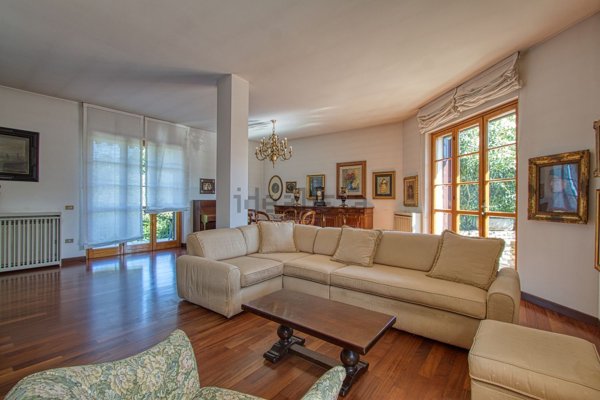 casa indipendente in vendita a Curno