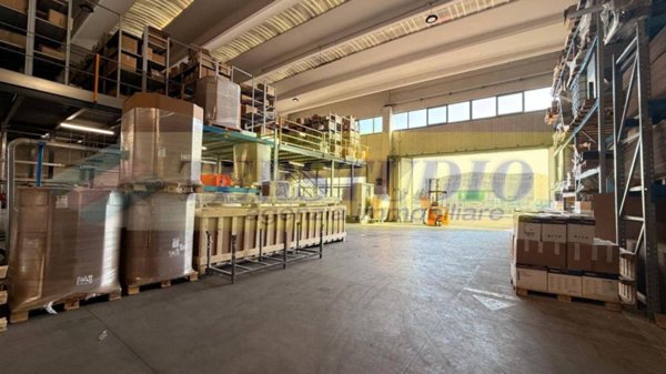 capannone in vendita a Curno