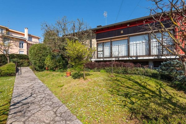 casa indipendente in vendita a Curno