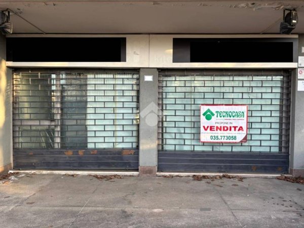 locale commerciale in vendita a Curno in zona Marigolda