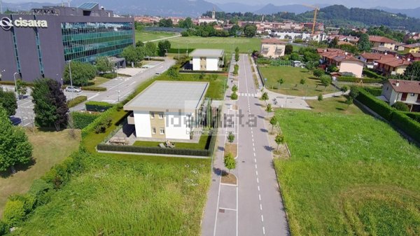 casa indipendente in vendita a Curno in zona Marigolda