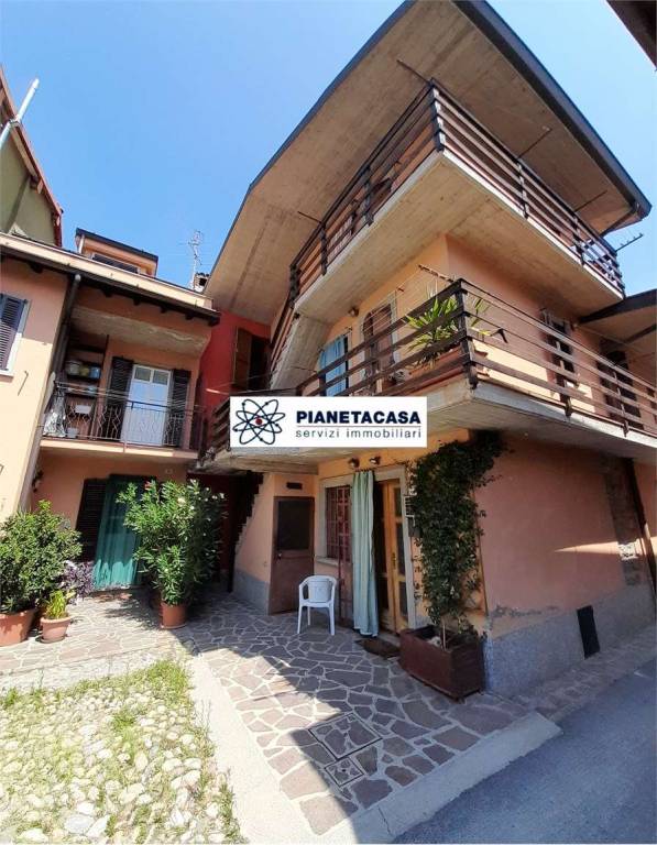 casa indipendente in vendita a Curno in zona Marigolda