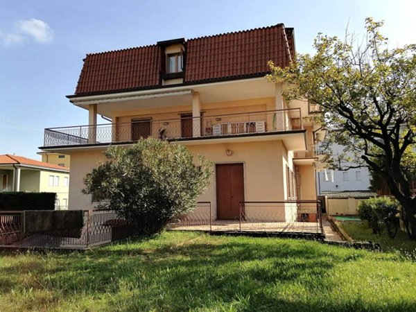 locale di sgombero in vendita a Curno in zona Marigolda