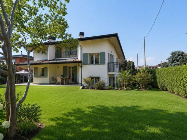 casa indipendente in vendita a Curno in zona Marigolda
