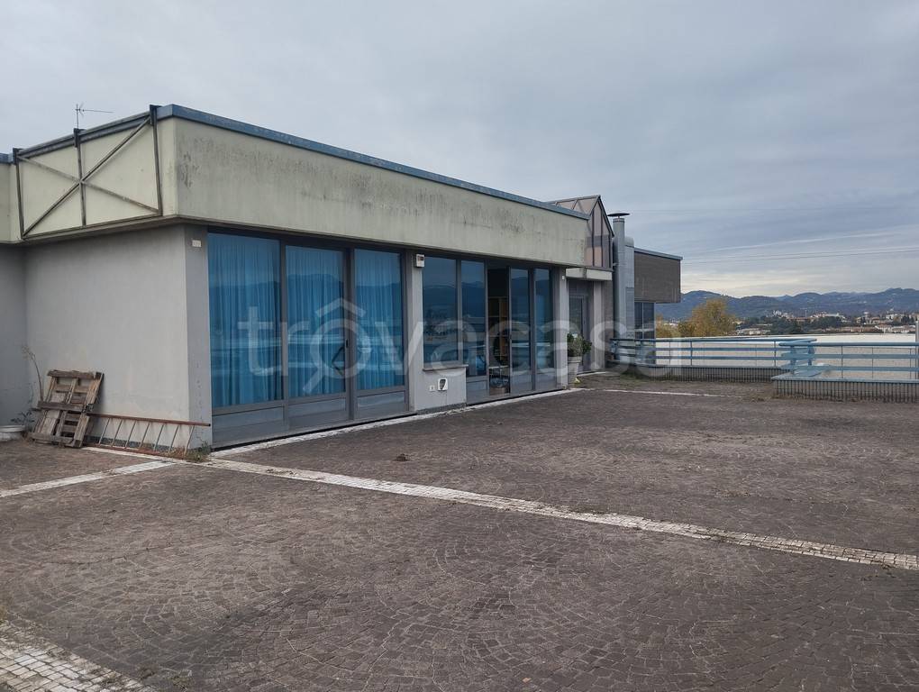 ufficio in vendita a Curno
