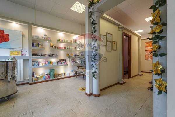 locale commerciale in vendita a Dalmine