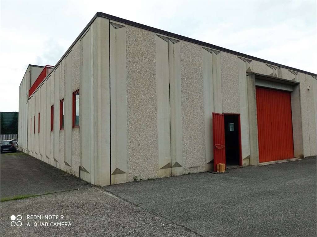 locale commerciale in vendita a Dalmine