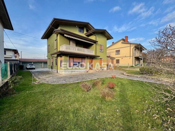 casa indipendente in vendita a Dalmine