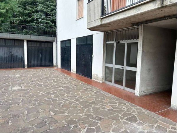 locale commerciale in vendita a Dalmine