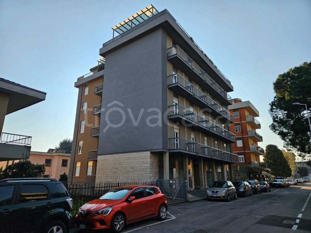 ufficio in vendita a Dalmine