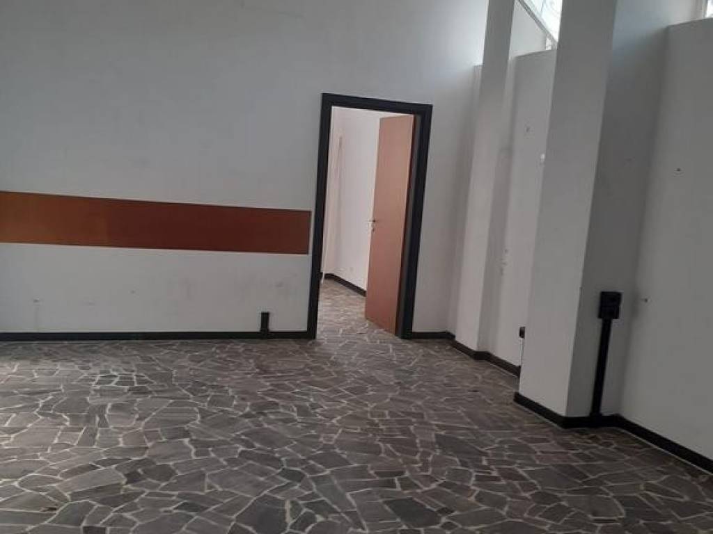 negozio in vendita a Dalmine