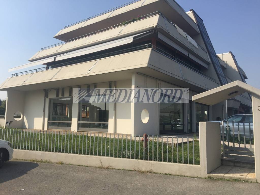 negozio in vendita a Dalmine in zona Guzzanica