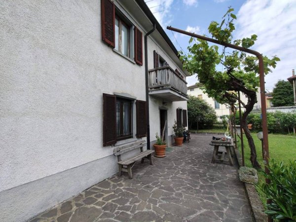 casa indipendente in vendita a Dalmine in zona Guzzanica