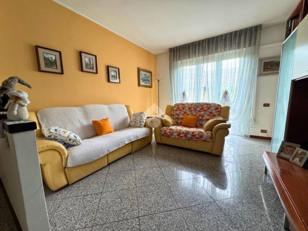 appartamento in vendita a Dalmine in zona Guzzanica