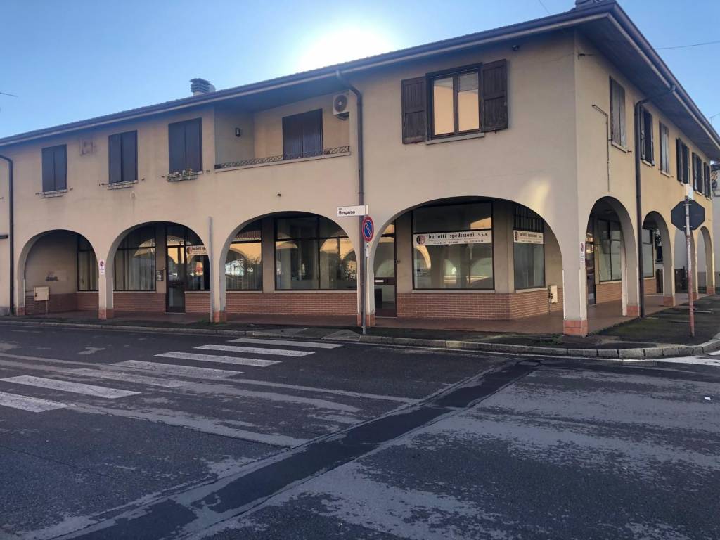 negozio in vendita a Dalmine