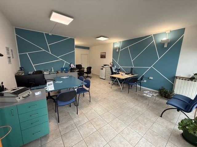 negozio in vendita a Dalmine in zona Sforzatica Sant'Andrea