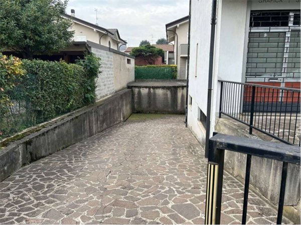 locale commerciale in vendita a Dalmine