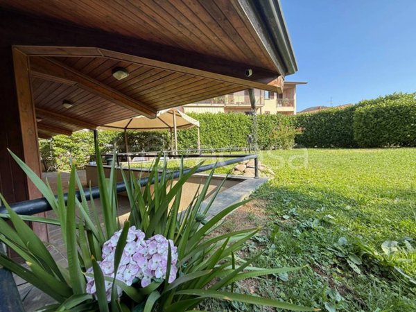 casa indipendente in vendita a Dalmine in zona Guzzanica
