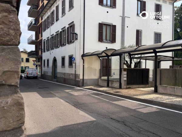 negozio in vendita a Dalmine