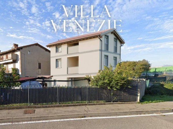 casa indipendente in vendita a Dalmine in zona Guzzanica