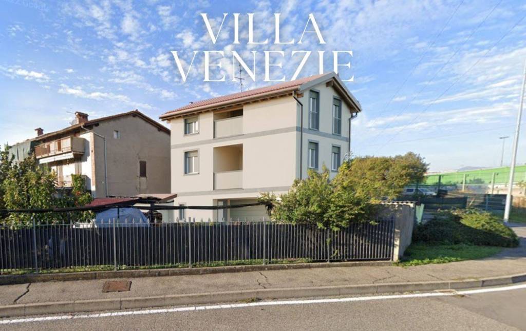 casa indipendente in vendita a Dalmine in zona Guzzanica